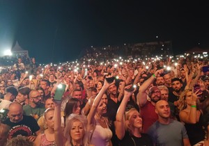 Arrested development nastupio na Nisvilu