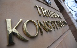 Rzepliński i Biernat o ustawach PiS o TK: Mają osłabić Trybunał