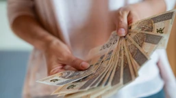nagrody jubileuszowe w budżetówce już po 10 latach pracy na etacie, a nie jak dotąd po 20. rewolucja w warunkach zatrudnienia od 1 stycznia 2026