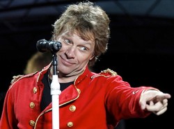 Najseksowniejszy rockman świata dementuje pogłoskę o swojej śmierci