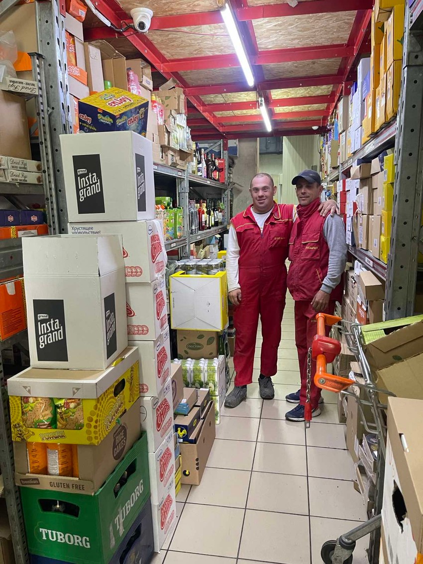 Vladimir Ristić, mladić sa Daunovim sindromom na svom radnom mestu u magacinu