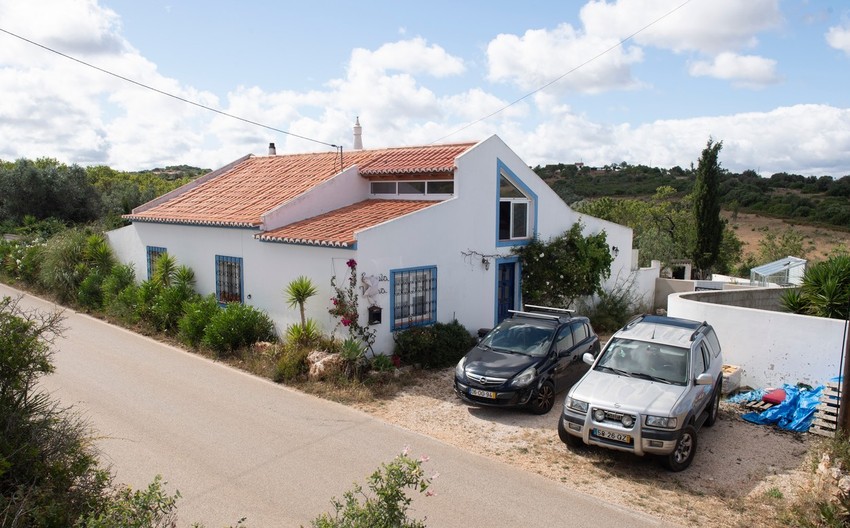 Kuća u kojoj je živeo Kristijan Brukner blizu Praja da Luza oronula je u vreme njegovog boravka