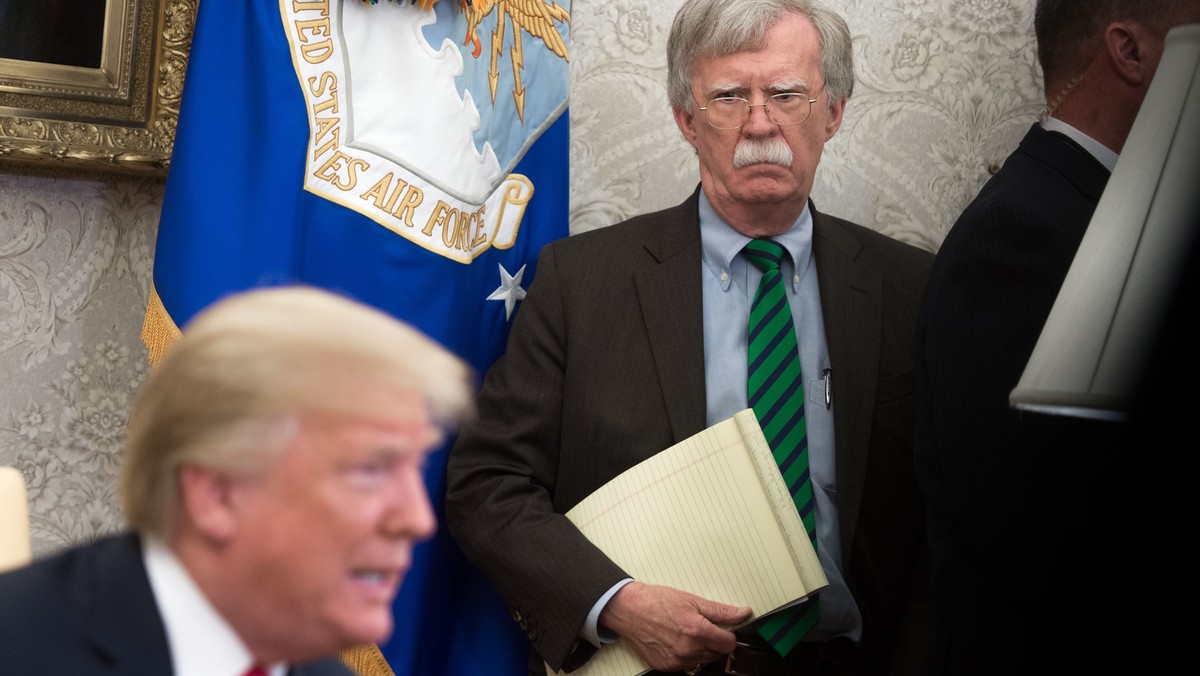 John Bolton, doradca ds. bezpieczeństwa narodowego, i prezydent Donald Trump w Białym Domu, Waszyngton, 17 maja 2018 r. Fot.  Saul Loeb/AFP/East News 