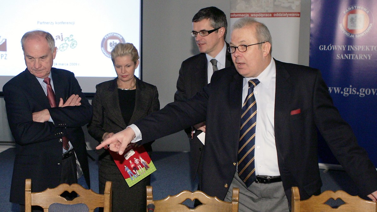 "Wczoraj rano, czytając najnowsze wiadomości, odniosłem wrażenie, że mamy już kwiecień i prima aprilis" - pisze na swoim blogu w Onet.pl Aleksander Sopliński. Poseł PSL komentuje w ten sposób propozycję Władysława Frasyniuka, który zaproponował, by nie obchodzić Święta Niepodległości w dniu 11 listopada, lecz w dniu 4 czerwca - w rocznicę wyborów do Sejmu kontraktowego.