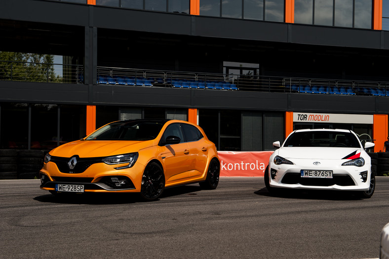 Toyota GT86 vs Renault Megane RS