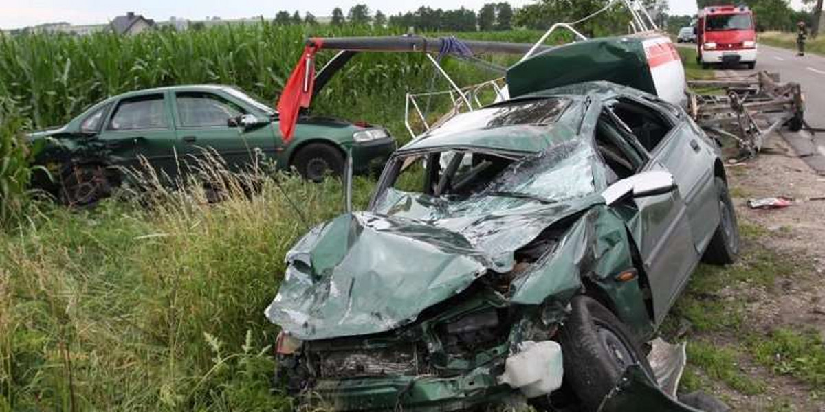 Zielony opel staranował... zielonego opla!