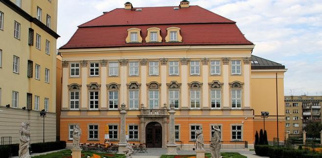 Pałac królewski we Wrocławiu – inaczej zwany pałacem Spätgenów, w przeszłości (od XVIII do XX wieku) stanowił rezydencję pruskich królów z dynastii Hohenzollernów. Obecnie w jego gamchu mieści się Muzeum Miejskie Wrocławia.