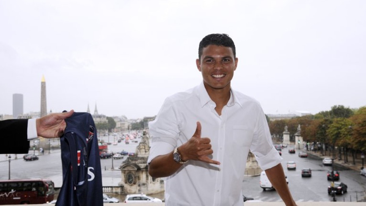 Środkowy obrońca Paris Saint-Germain, Thiago Silva, jest głównym celem transferowym Barcelony w letnim mercato. Katalończycy zdają sobie jednak sprawę, że nie będzie łatwo ściągnąć stopera na Camp Nou i pracują również nad alternatywą dla Brazylijczyka, Davidem Luizem z Chelsea FC.