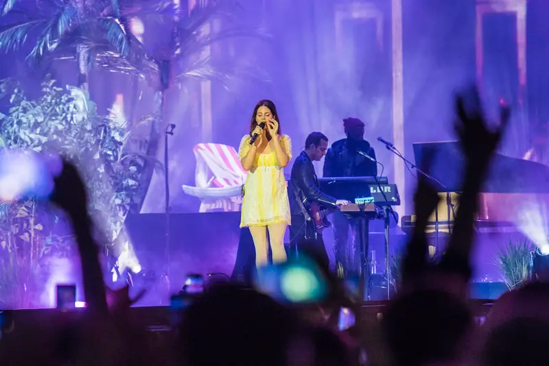 Lana Del Rey została hojnie obdarowana przez fanów (fot. Monika Stolarska)