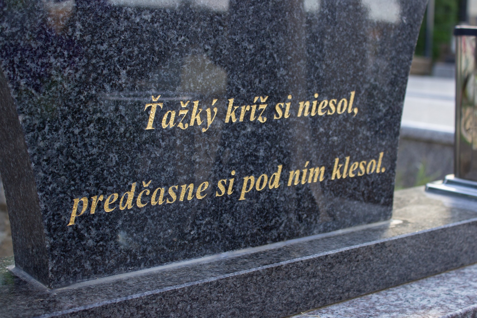 Hrob Jána Havlíka v jeho rodnej obci Dubovce na Záhorí.