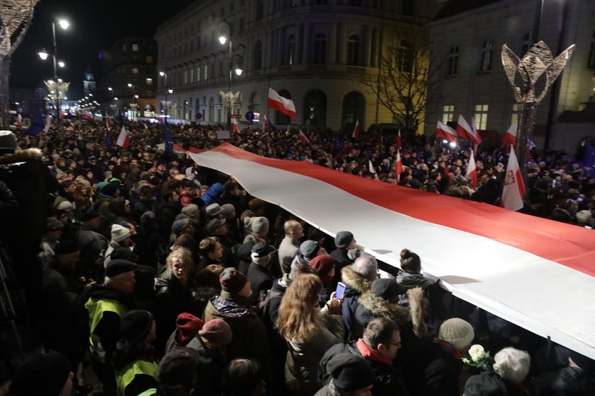 Protesty w sprawie sądów w całym kraju również jesienią!