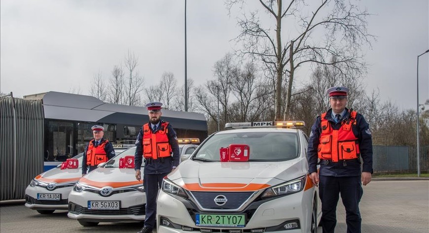 Dzięki defibrylatorom w radiowozach inspektorzy ruchu będą mogli w jeszcze większym zakresie udzielać pomocy w sytuacjach, gdy zagrożone jest zdrowie i życie nie tylko pasażerów tramwajów i autobusów, ale wszystkich mieszkańców oraz turystów przyjeżdżających do Krakowa.