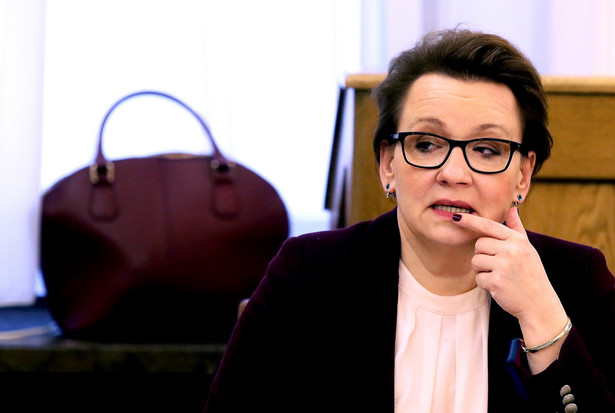 Minister edukacji narodowej Anna Zalewska podczas wspólnego posiedzenia sejmowych Komisji Edukacji, Nauki i Młodzieży oraz Samorządu Terytorialnego i Polityki Regionalnej