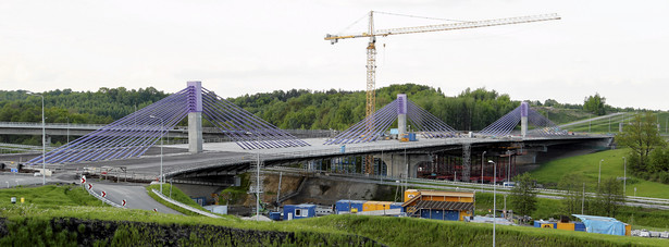 Mszana. Budowa wiaduktu na autostradzie A1. Od 2012 roku prace nad wiaduktem sa wstrzymane z powodu konfliktu między Alpine Bau a GDDKiA (fot. 3).