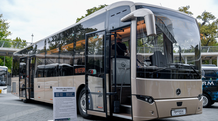 Nagyon jól néz ki az új magyar busz, a Reform 600 IC 2 / Fotó: MTI/Czeglédi Zsolt