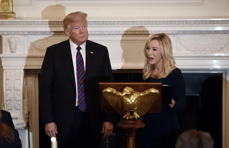 Pola Vajt Kejn i Donald Tramp