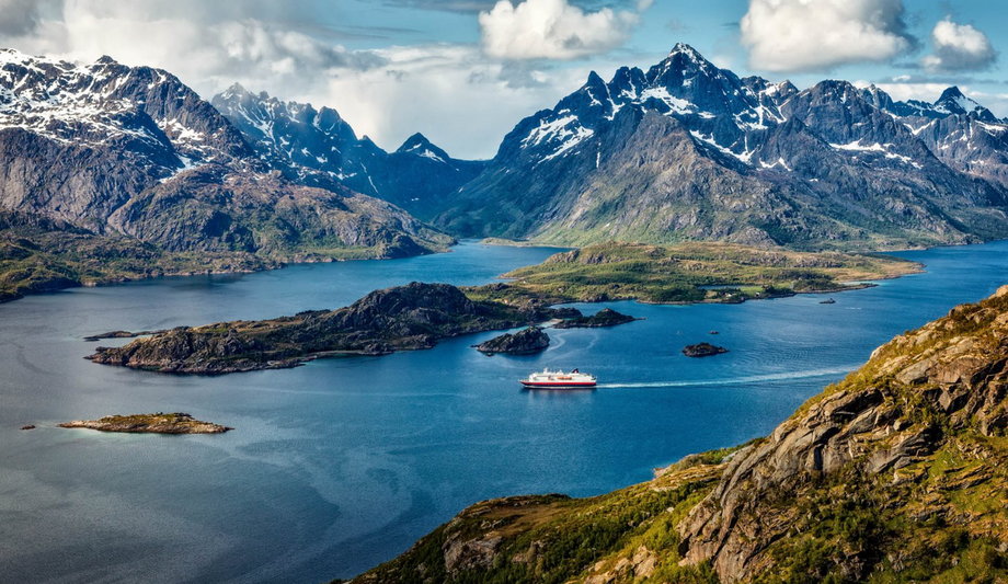 Hurtigruten – wzdłuż norweskich fiordów do Arktyki - Albatros