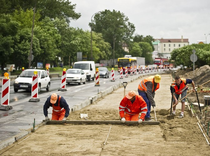 Przygotowania do ułożenia chodnika