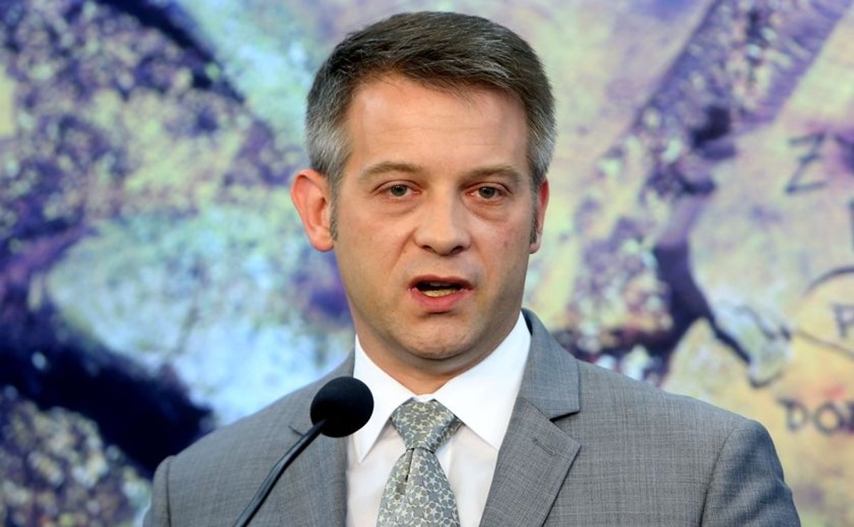 Cimoszewicz: Niektórzy posłowie będą musieli wziąć kredyt, aby zwrócić nagrody. Powinniśmy zarabiać więcej, jesteśmy wybrańcami narodu