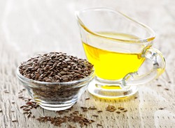 Wzmocni serce i odchudzi. Poznaj zalety oleju lnianego