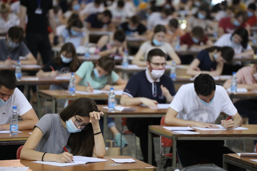 Hiljade i hiljade studenata se vraćaju u Beograd