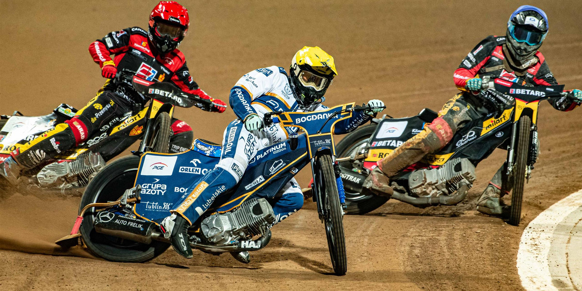 W ostatnim finale Ekstraligi PIotr Pawlicki (z l.) walczył m.in. z Jackiem Holderem (w śr.). Górą był zespół z Lublina. 