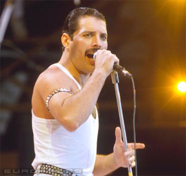 24675_freddie-mercury-d0001537744343287c90e