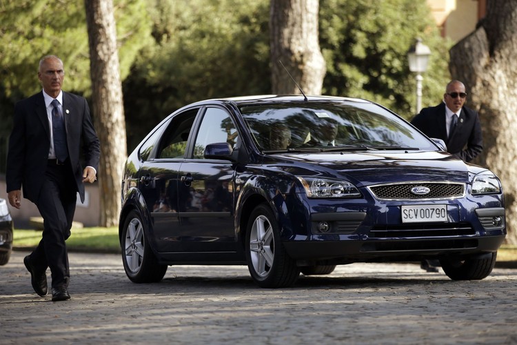 Ford focus II generacji także pełni rolę papieskiego auta