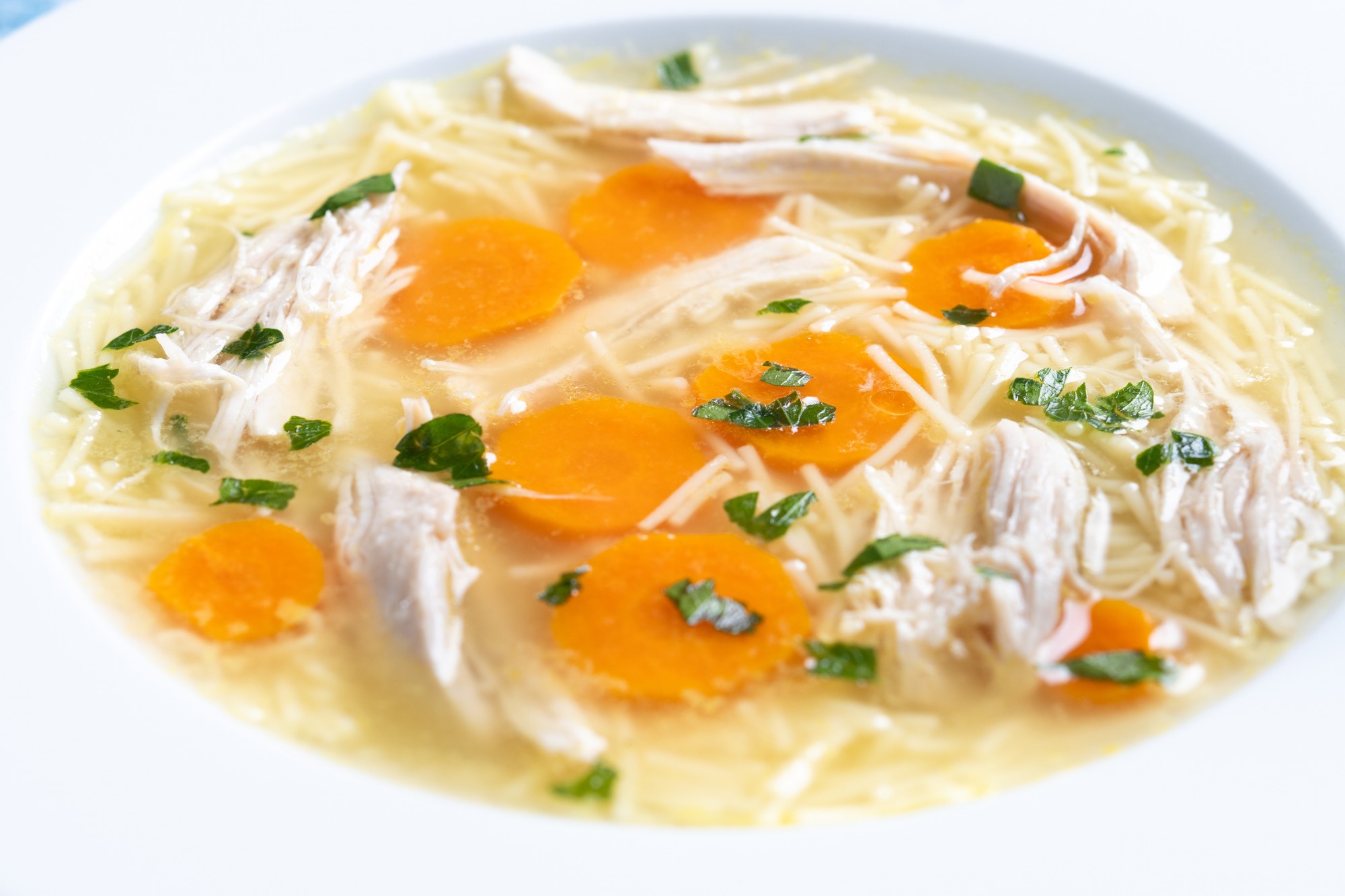 Aj presolenú polievku sa oplatí zachrániť – kuchyňa je miesto, kde sa učíme na vlastných chybách.