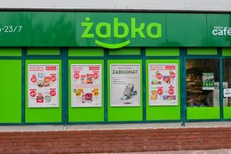 Żabka czynna w niedziele, bo jest placówką pocztową. Jest komentarz sieci