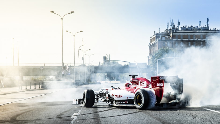 Wyścig bolidów Formuły 1 w sercu Warszawy