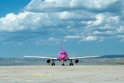 Samolot Wizz Air do Warszawy zawrócony z trasy. 'Przyczyny techniczne'