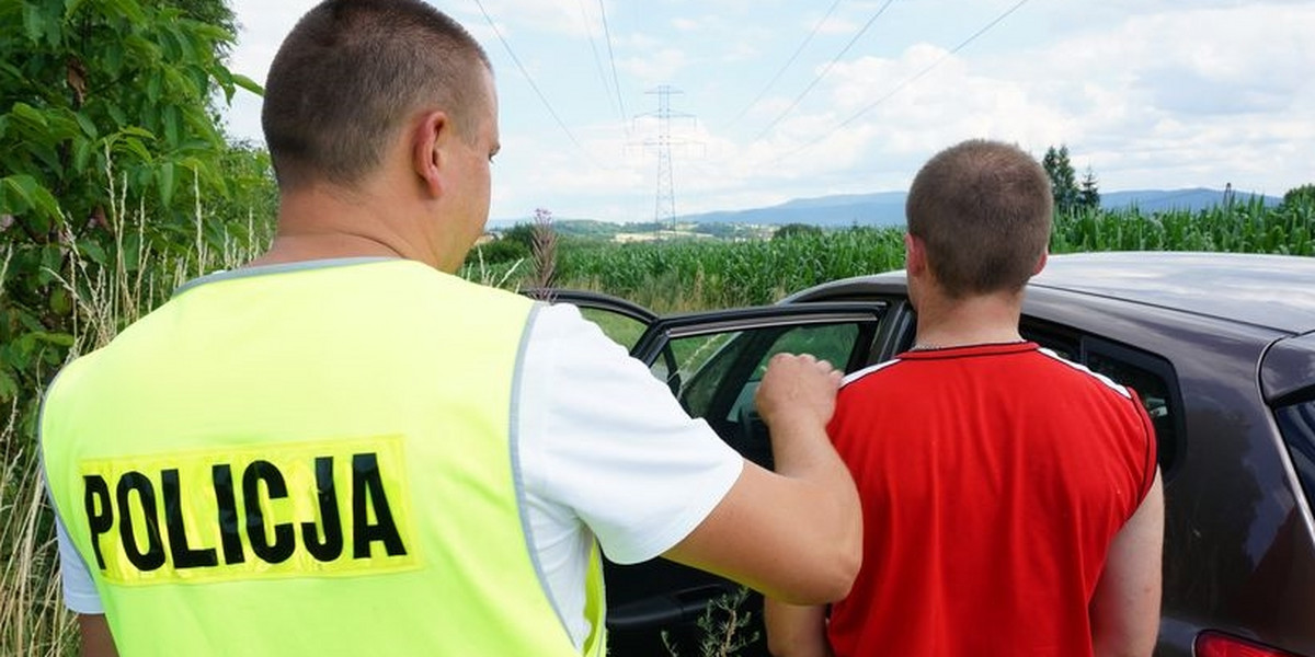 Cieszyn. Daniel M. (21l.) strażak OSP z kolegą podpalali stodoły 