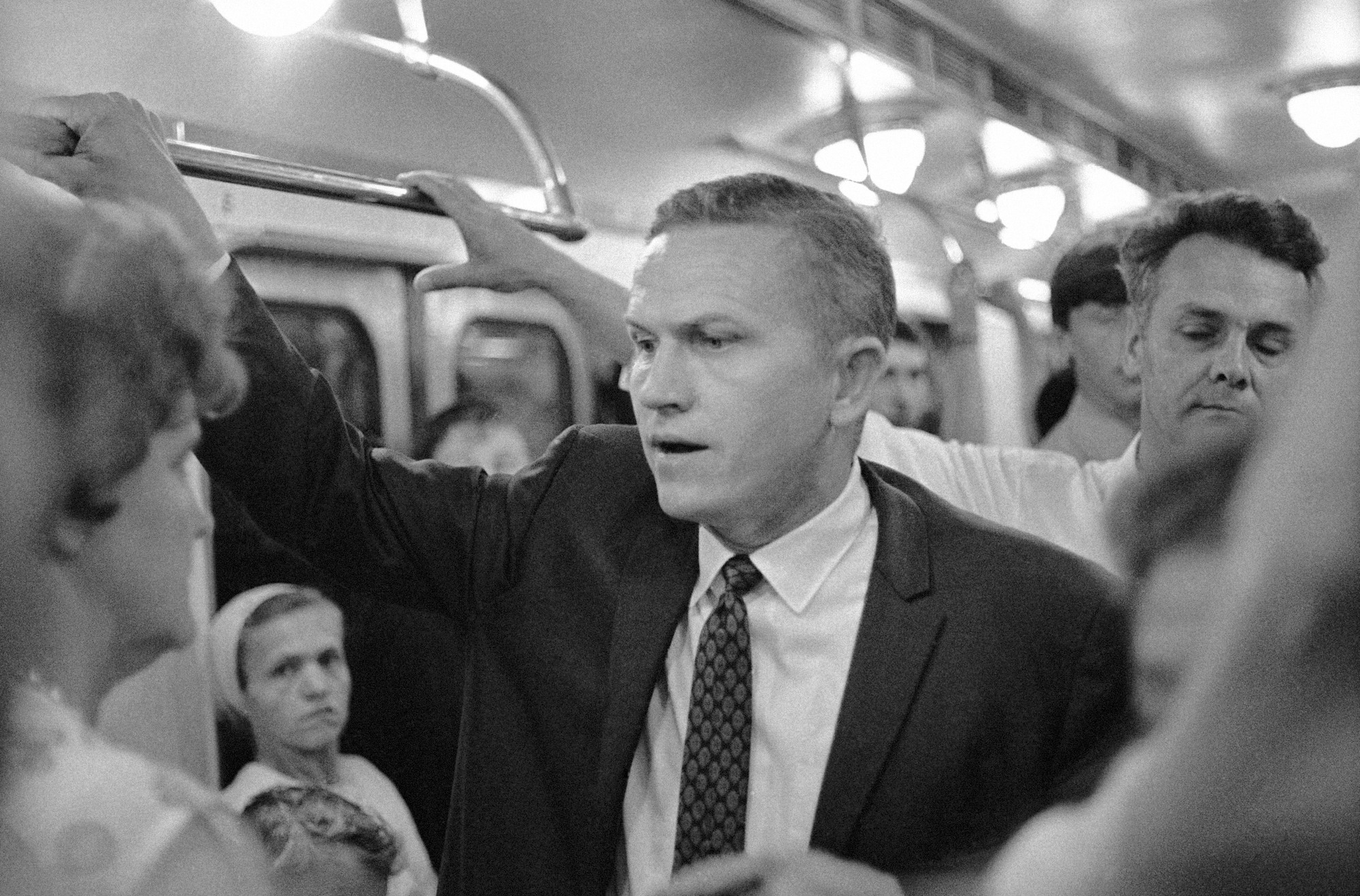 Vo veku 95 rokov zomrel americký astronaut Frank Frederick Borman, veliteľ posádky kozmickej lode Apollo 8, ktorá ako prvá obletela Mesiac.