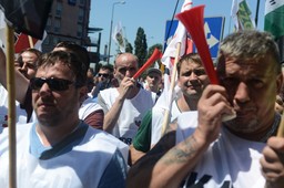 Górnicy z JSW i ich koledzy protestowali przed siedzibą PiS