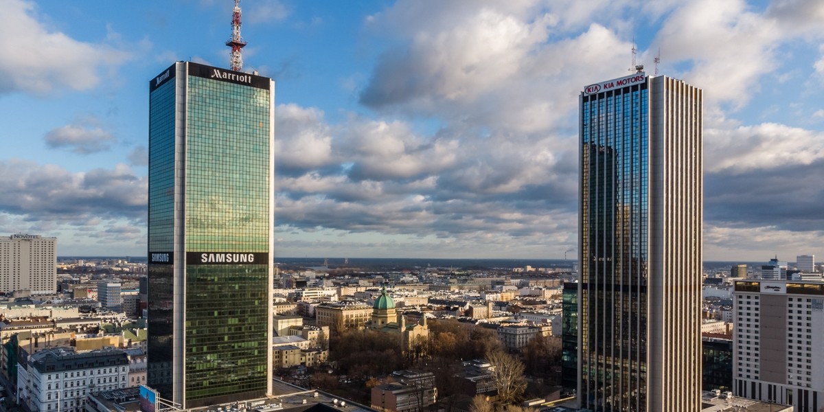 Rada Fiskalna - organ mający na celu opiniowanie i informowanie o stanie finansów publicznych w danym kraju jego obywateli jest w każdym państwie Unii Europejskiej poza Polską. Rozgorzała debata na temat, czy nie jest czas, aby wprowadzić taki organ w kraju i jak miałaby w takiej układance funkcjonować stabilizująca reguła wydatkowa. 