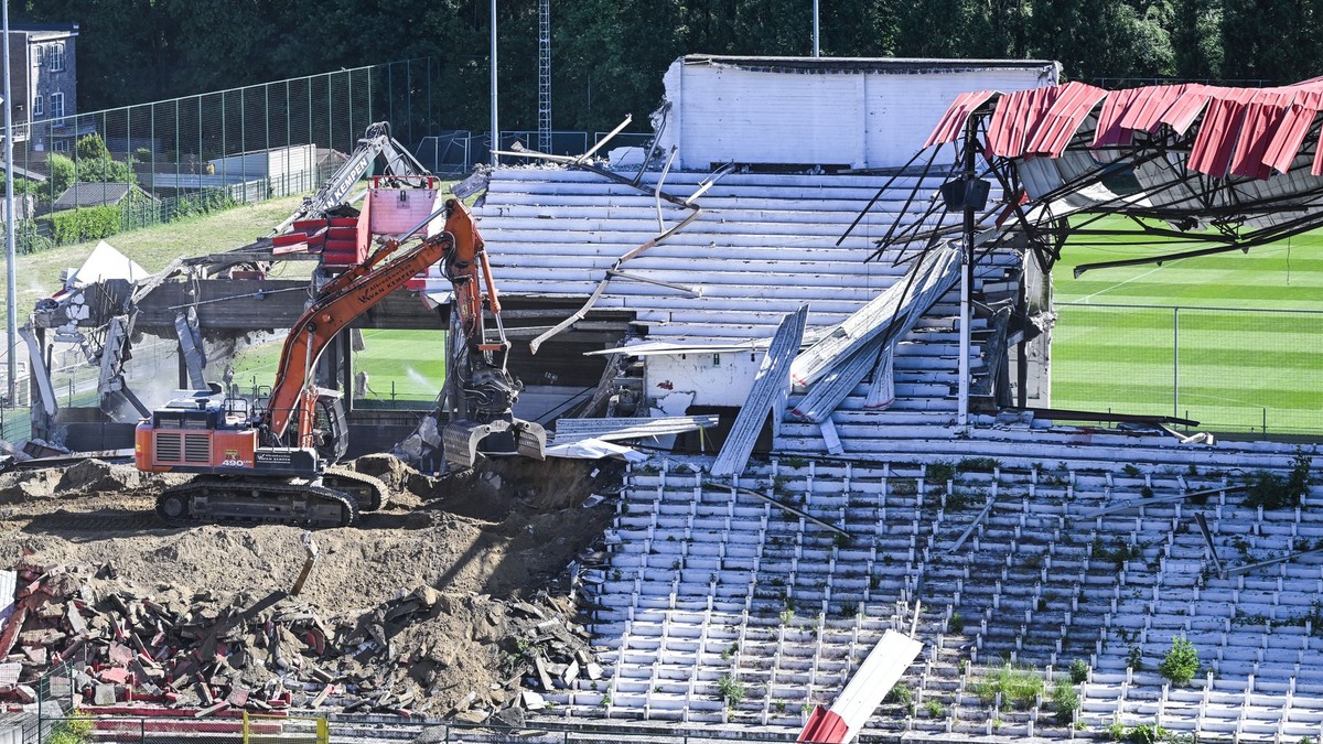 Srušen stadion, ilustracija