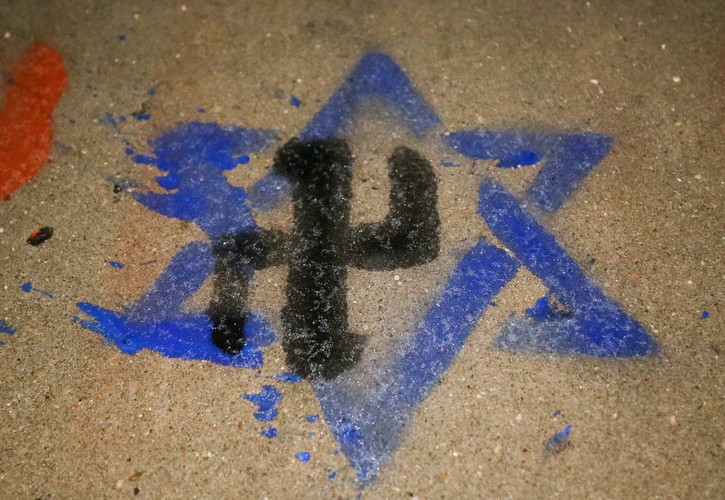 DEWASTACJA POMNIKA - MAUZOLEUM ŻOŁNIERZY RADZIECKICH NA WARSZAWSKIEJ OCHOCIE