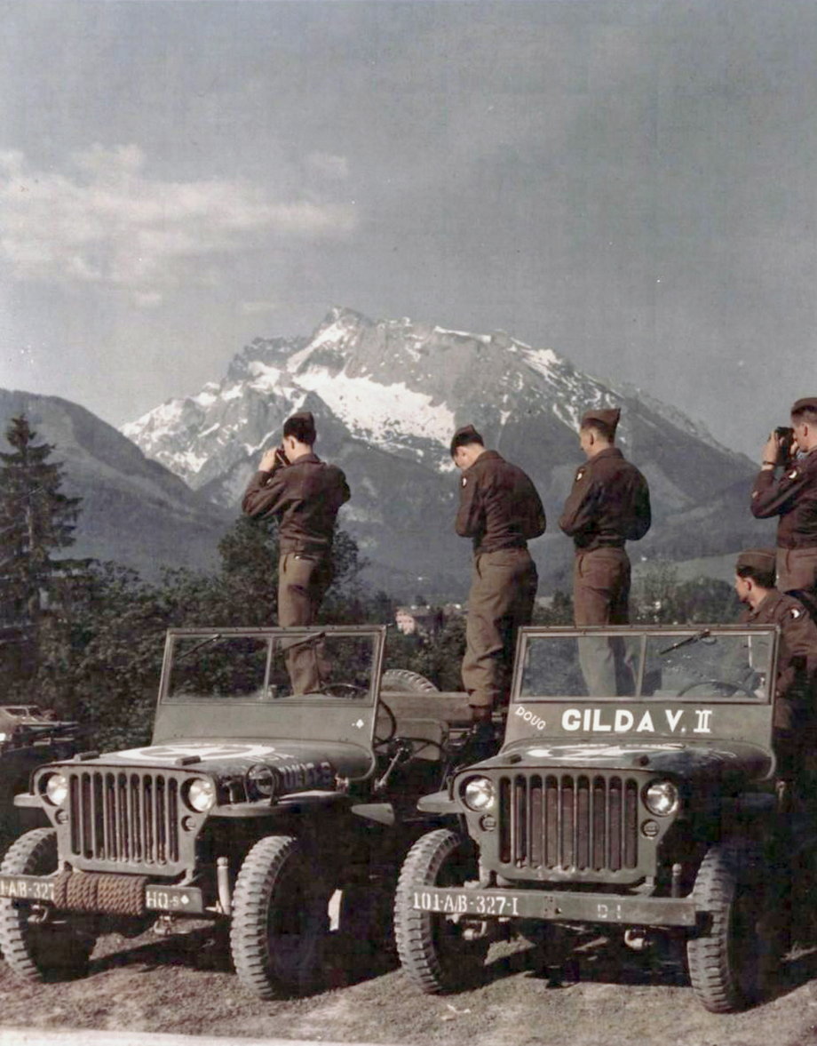 Żołnierze 101. Dywizji Powietrznodesantowej nieopodal Berchtesgaden