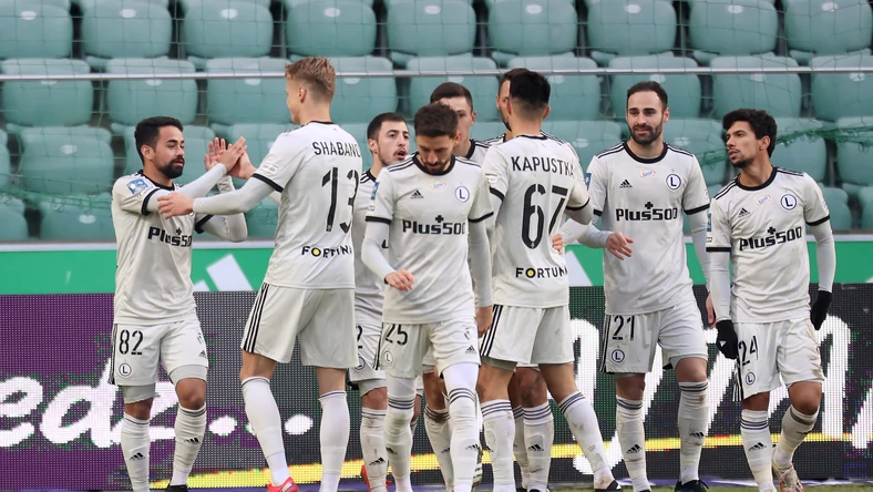 Legia Warszawa beat WisÅÄ PÅock to take lead in Ekstraklasa