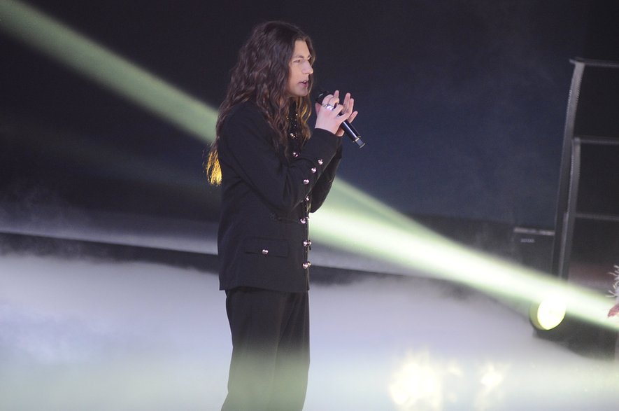 YAN during a concert 