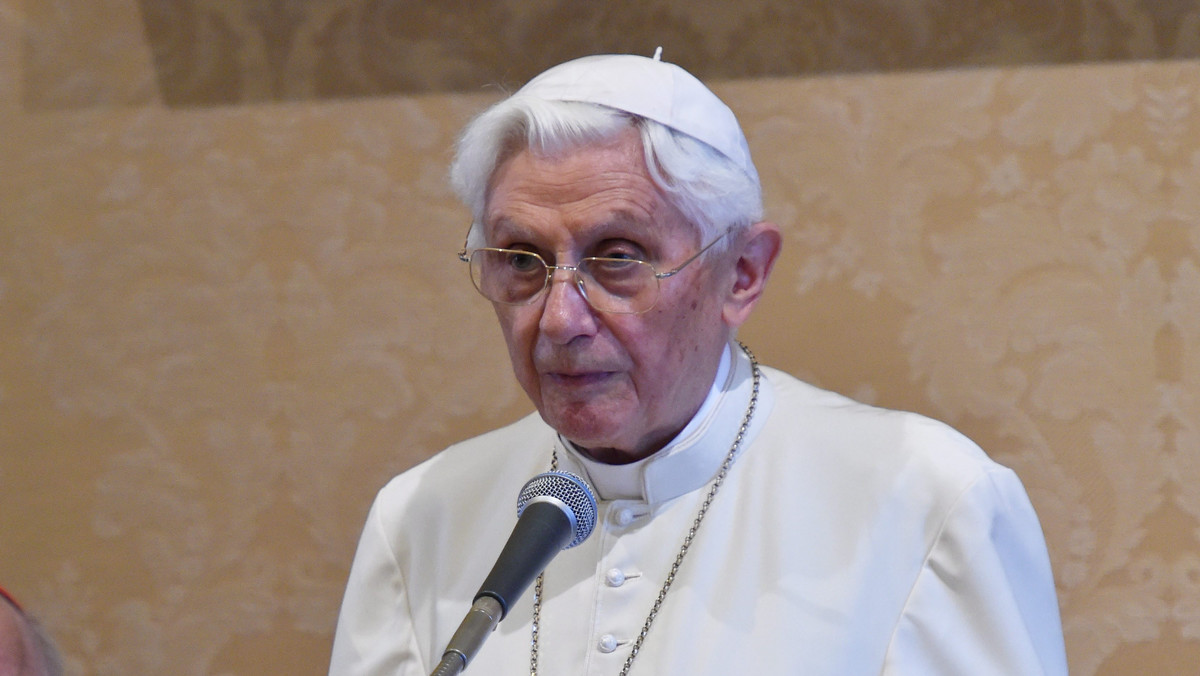 Artykuł Benedykta XVI o pedofilii w Kościele. Reakcje w Watykanie
