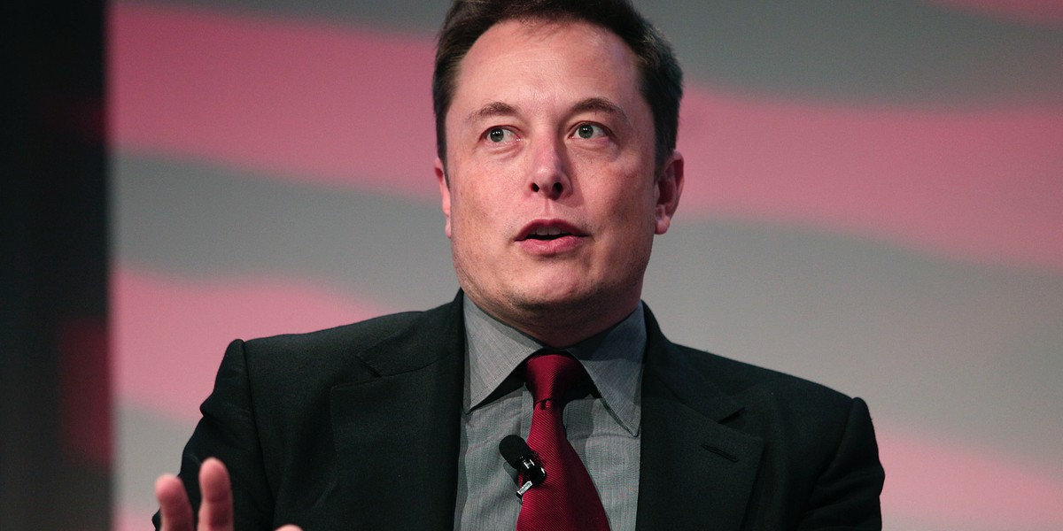 A GM exec slams Tesla's self-driving-car promises — says Elon Musk is 'full of crap'