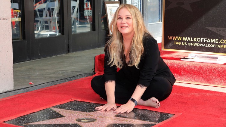 emmy gála christina applegate szklerózis multiplex