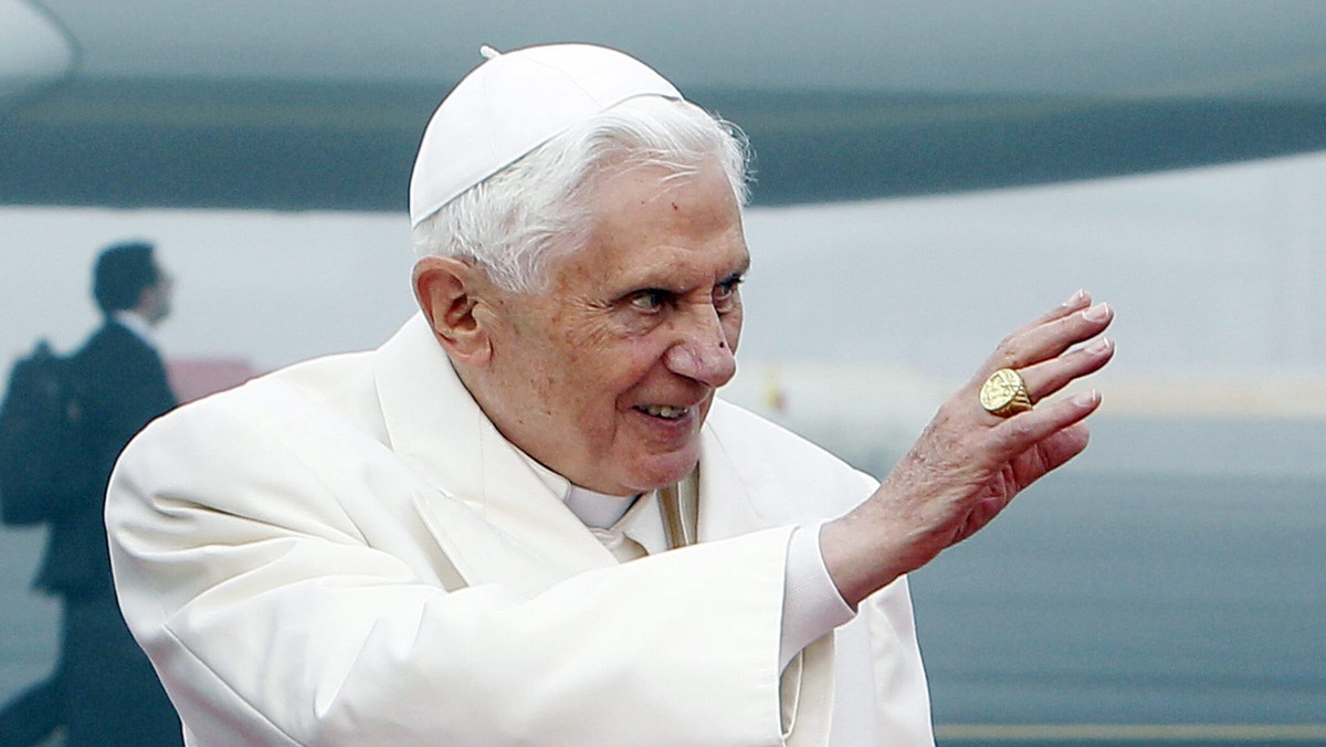 Benedykt XVI przestrzegł, że internet może powiększyć poczucie samotności i wyobcowania. O tych zagrożeniach dla młodych ludzi papież mówił w sobotę w przemówieniu do członków Papieskiej Rady Kultury.