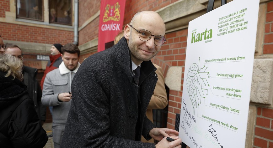 Przyjęte zapisy Gdańskiej Karty dla Drzew to efekt dialogu z ekspertami, uczestnikami spotkań roboczych oraz mieszkańcami. Gdańszczanie pod koniec ubiegłego roku mogli zajrzeć do przygotowanego dokumentu i wyrazić swoją opinię.