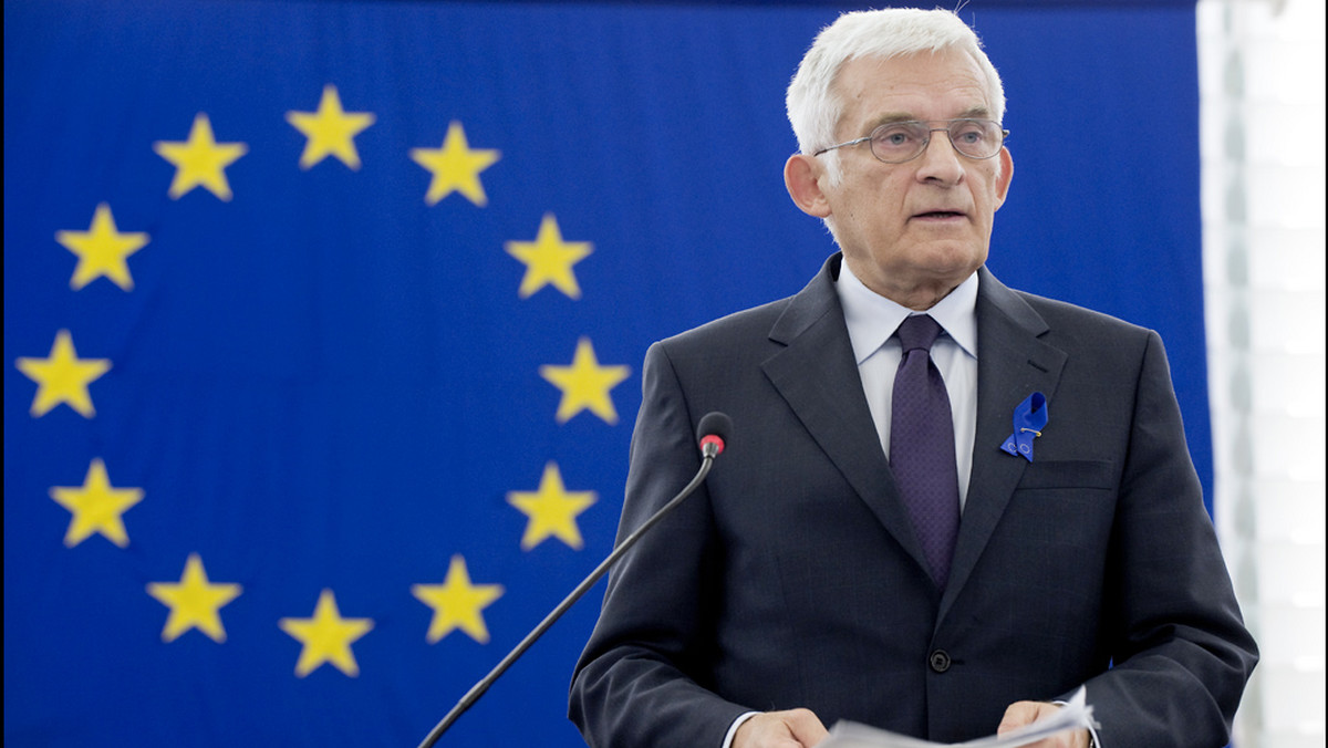 Aby wygrać stabilną, bezpieczną, silną Europę, musimy pokazać to, z czego zawsze byliśmy znani, czyli solidarność i odpowiedzialność – przekonywał podczas Rady Krajowej PO były premier Jerzy Buzek, który jest "jedynką" na śląskiej liście PO.