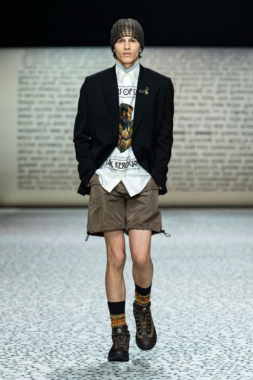 DIOR Designer Kim Jones verbindet in seinen Kollektionen Streetwear mit Formal Wear.