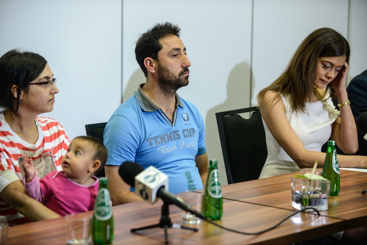 Syryjscy uchodźcy Nahla Fadel z córką Sarą oraz Adnan Saad i prezes zarządu Fundacji Estera Miriam Shaded