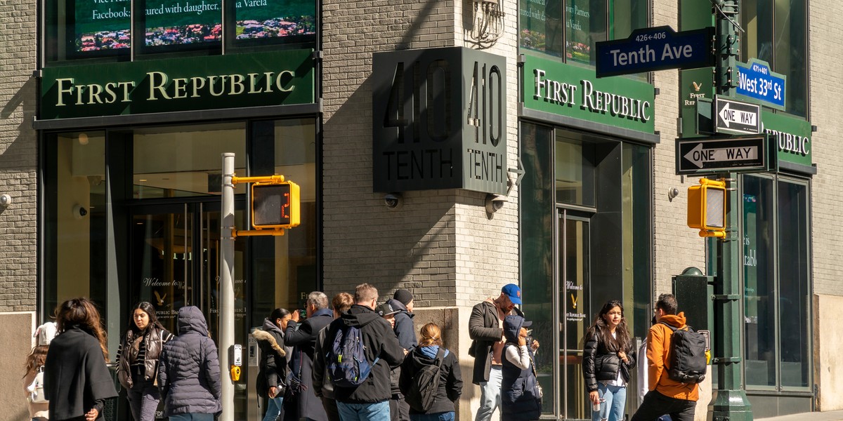 First Republic stoi nad przepaścią i się chwieje. To większy gracz niż Sillicon Valley Bank